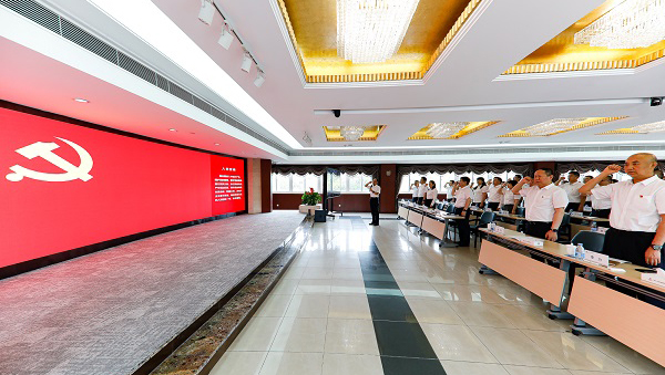 上海明升ms88召开庆祝建党104周年暨2024-2025年度“两优一先”表彰大会